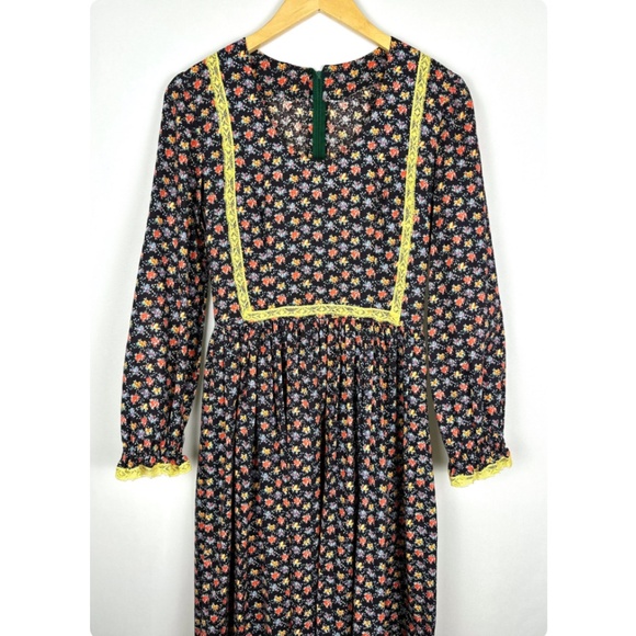 Vintage 70’s Ditzy Floral Print Prairie Dress • Scoop Neck • Long Sleeved - XS/S - Picture 3 of 8